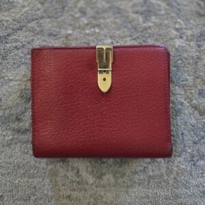 Gucci Red Leather Bifold Wallet with Snap And Gold Buckle Closure Authentic